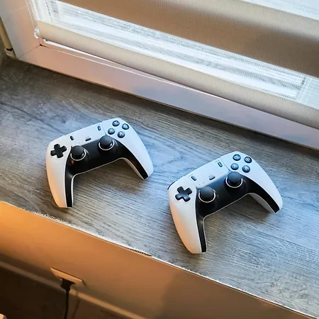 La Sister - Les Demeures D 'adrien *