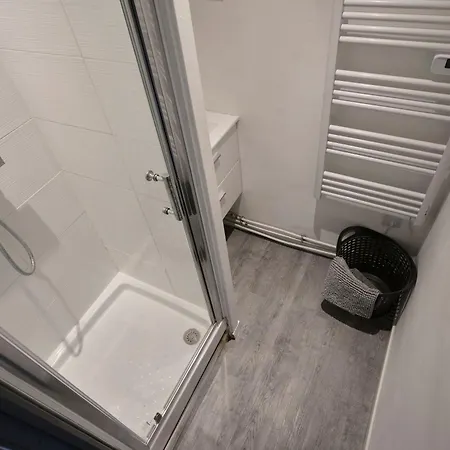 La Sister - Les Demeures D 'adrien