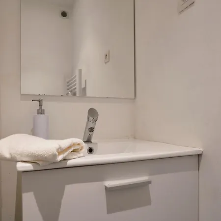 La Sister - Les Demeures D 'adrien Carvin