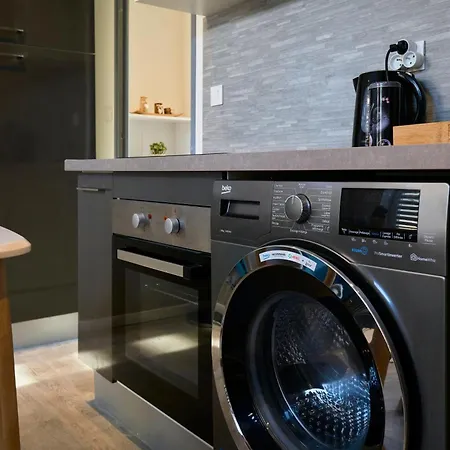 La Sister - Les Demeures D 'adrien Carvin