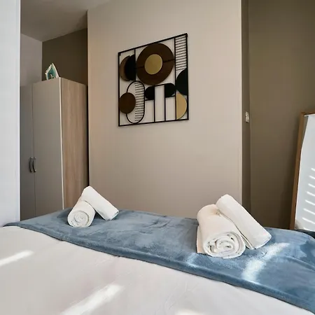 La Sister - Les Demeures D 'adrien *