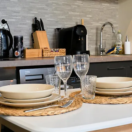 La Sister - Les Demeures D 'adrien *