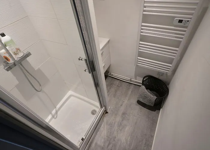 La Sister - Les Demeures D 'adrien