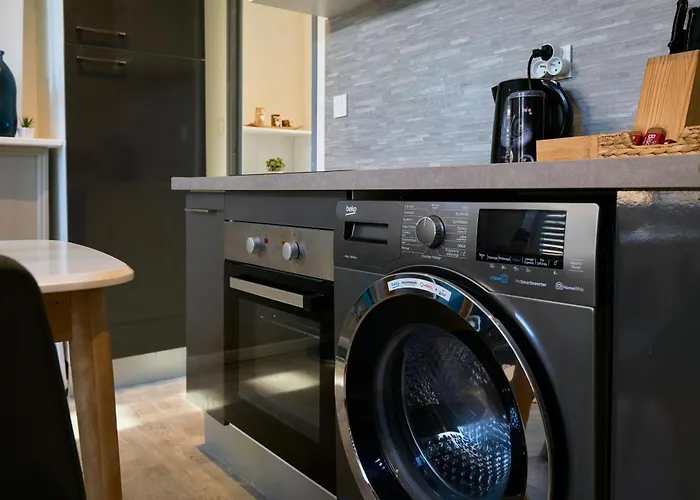 La Sister - Les Demeures D 'adrien Carvin