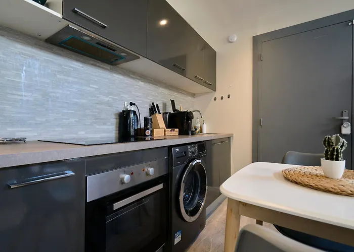 La Sister - Les Demeures D 'adrien Carvin